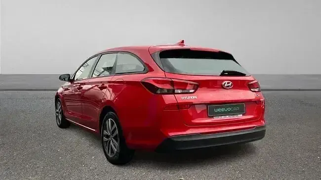 Usado Hyundai i30 120 CV (88 kW) 2019 Rojo Familiar