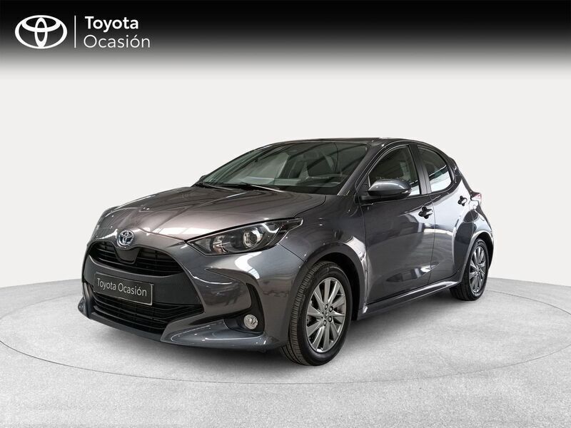 Gris Usado 2024 Toyota Yaris Hybrid Active Berlina | 21.900 € (Precio justo) - Imagen 1/4