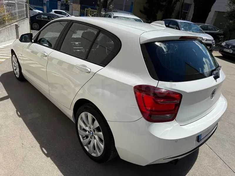 Usado BMW 118 Sport Line 170 CV (125 kW) 2012 Blanco Utilitario