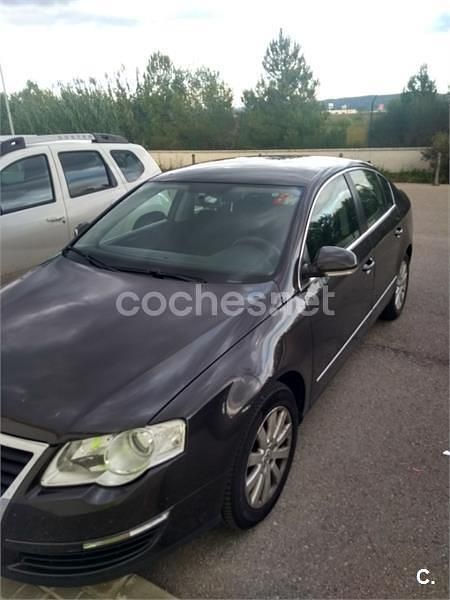 Usado VW Passat Highline 140 CV (102 kW) 2008 Negro Berlina
