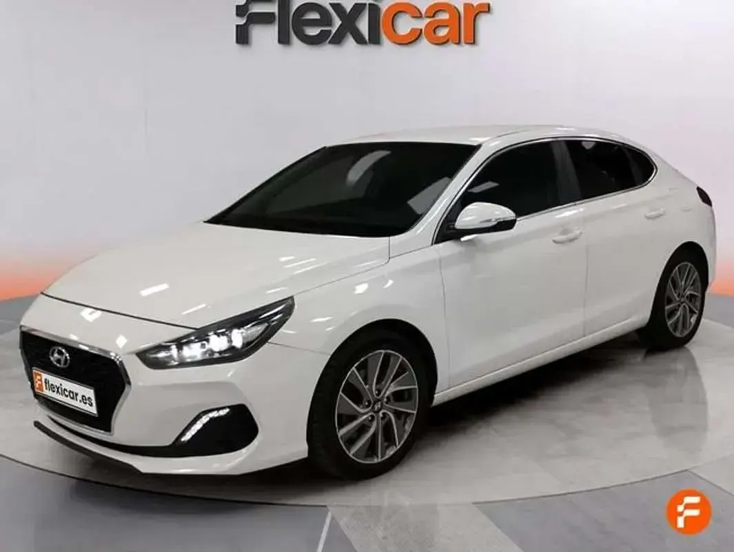 Usado Hyundai i30 120 CV (88 kW) 2018 Blanco Berlina