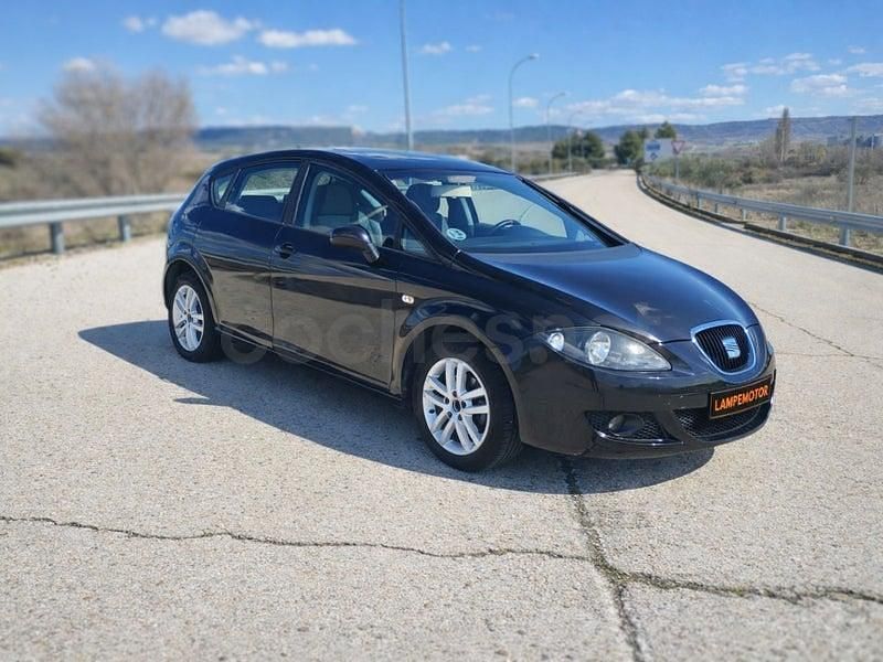Usado Seat Leon Stylance 105 CV (77 kW) 2007 Negro Utilitario
