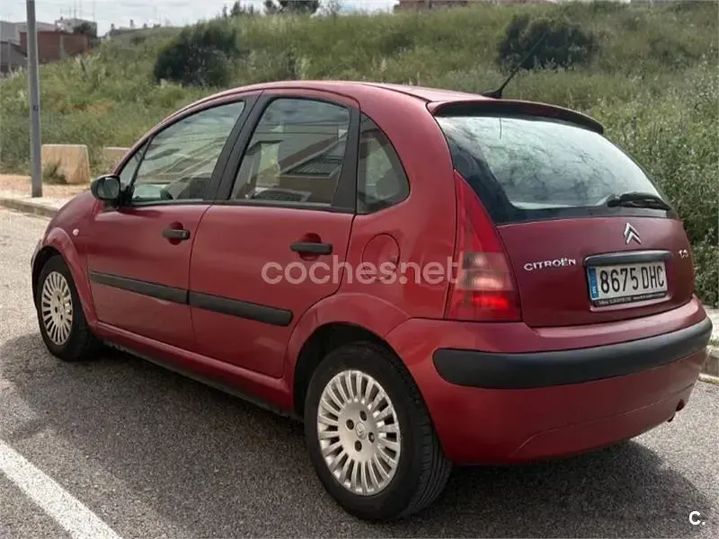 Usado Citroën C3 70 CV (51 kW) 2005 Rojo Berlina