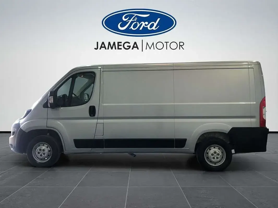 Usado Peugeot Boxer 139 CV (102 kW) 2022 Gris Van