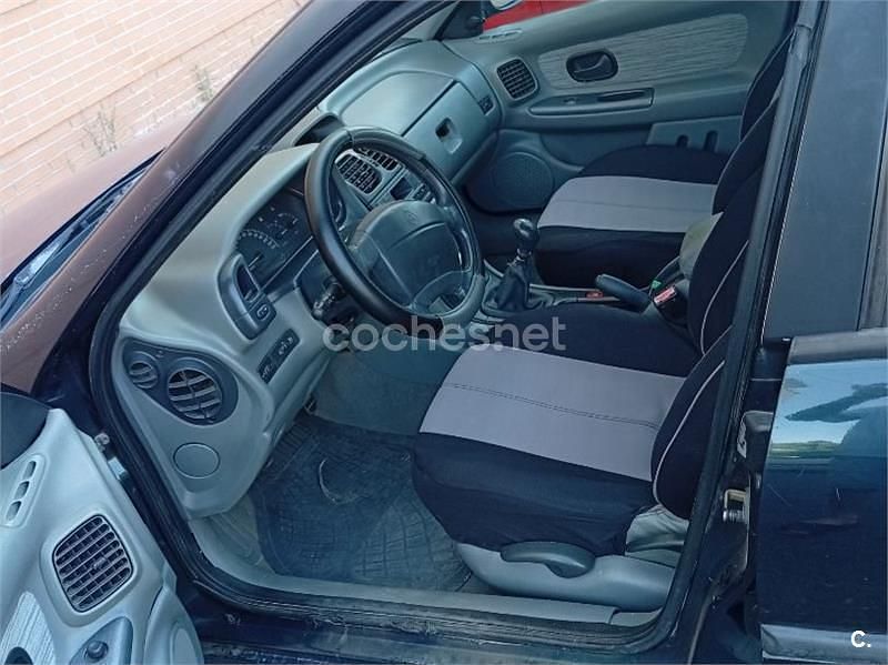 Usado Renault Laguna GrandTour Expression 120 CV (88 kW) 2002 Azul Familiar