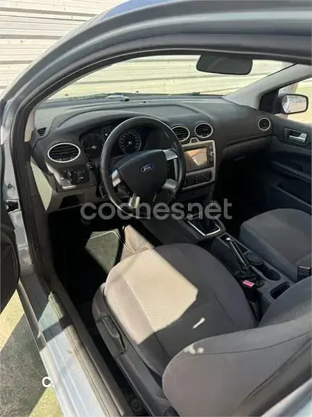 Usado Ford Focus Trend 90 CV (66 kW) 2005 Azul Berlina
