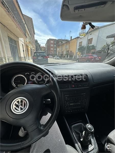 Usado VW Golf IV 100 CV (73 kW) 2002 Gris / plata Berlina