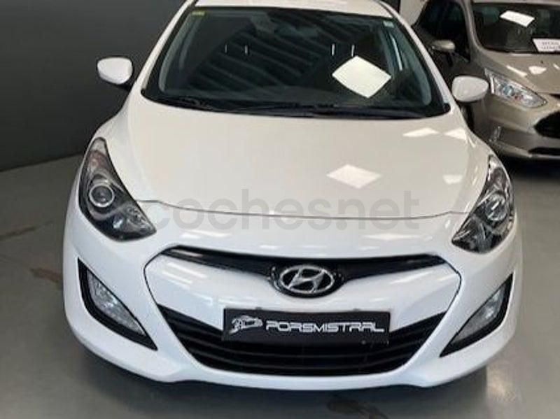Käytetty Hyundai i30 Base 100 HP (73 kW) 2012 Valkoinen Sedan