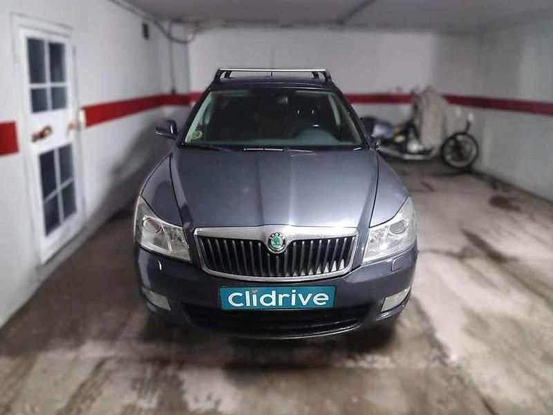 Usado Skoda Octavia Executive 140 CV (102 kW) 2010 Gris Utilitario
