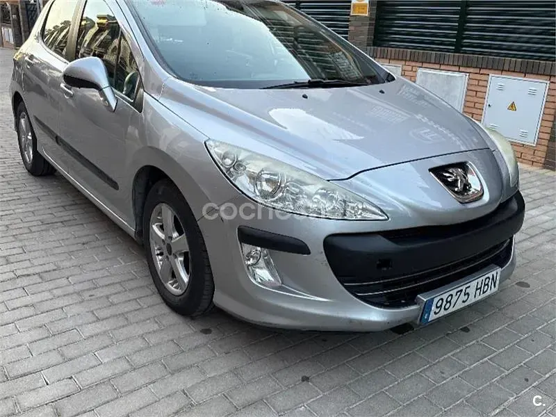 Usado Peugeot 308 Business-Line 92 CV (67 kW) 2011 Gris / plata Berlina