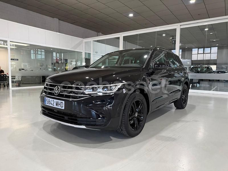 Usado VW Tiguan Sportline 150 CV (110 kW) 2023 Negro SUV