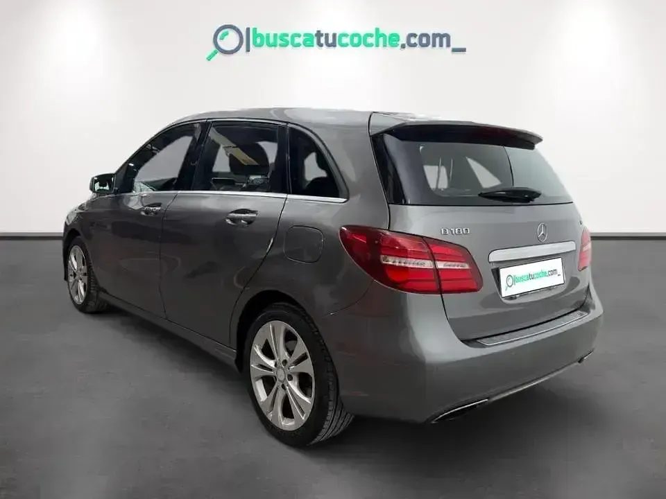 Usado Mercedes B180 Urban 109 CV (80 kW) 2015 Gris Monovolumen
