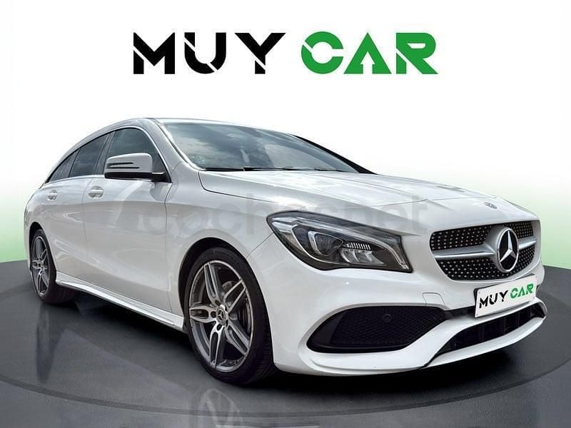 Usado Mercedes CLA180 Shooting Brake 122 CV (89 kW) 2018 Blanco Familiar