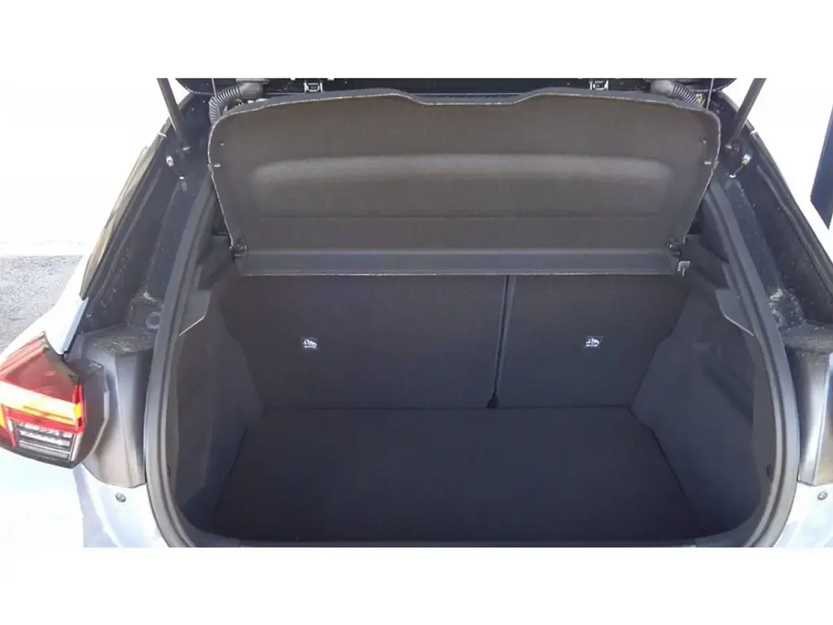 Usado Opel Corsa-e 114 kW (156 CV) 2023 Gris Utilitario