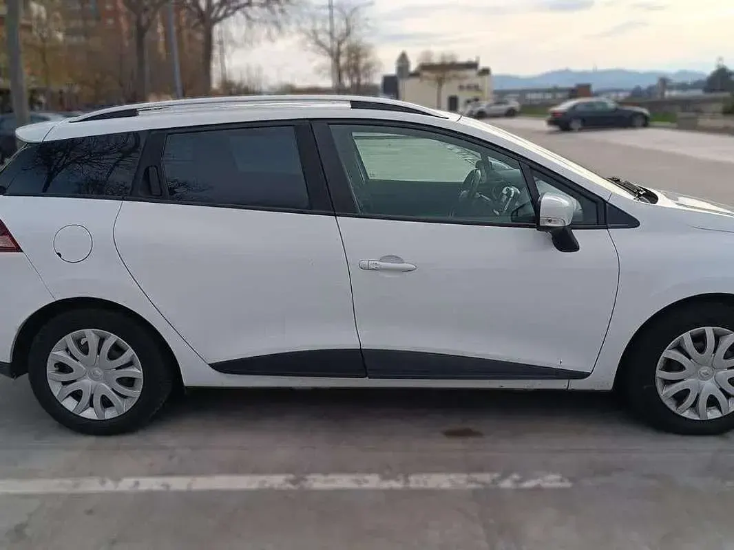 Usado Renault Clio Expression 75 CV (55 kW) 2015 Blanco Familiar