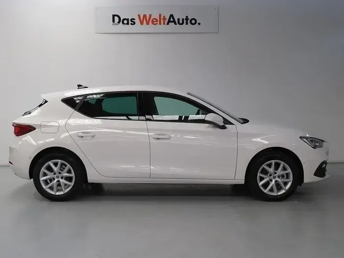 Usado Seat Leon Style 150 CV (110 kW) 2024 Blanco Berlina