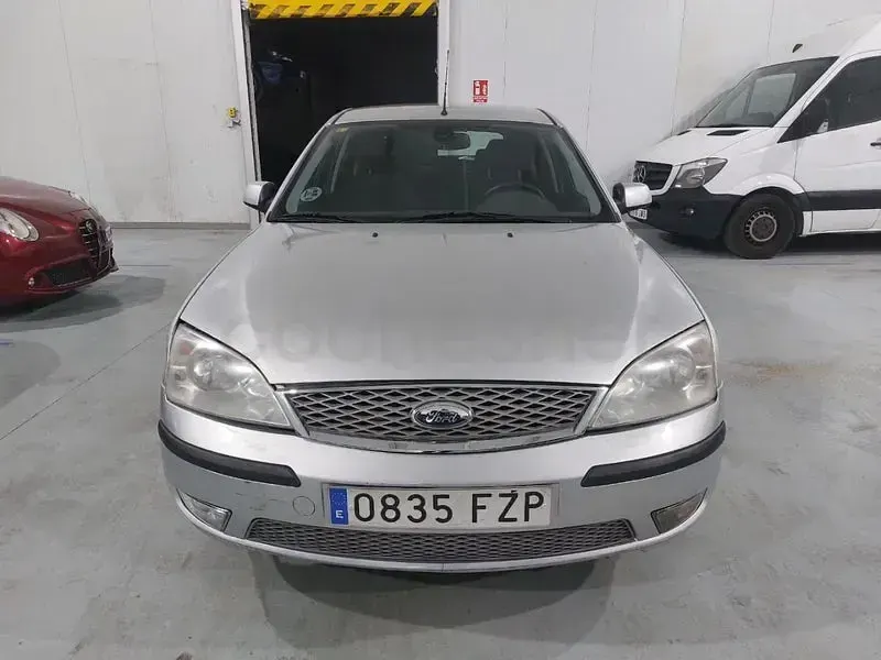 Usado Ford Mondeo Titanium 140 CV (102 kW) 2008 Gris / plata Berlina