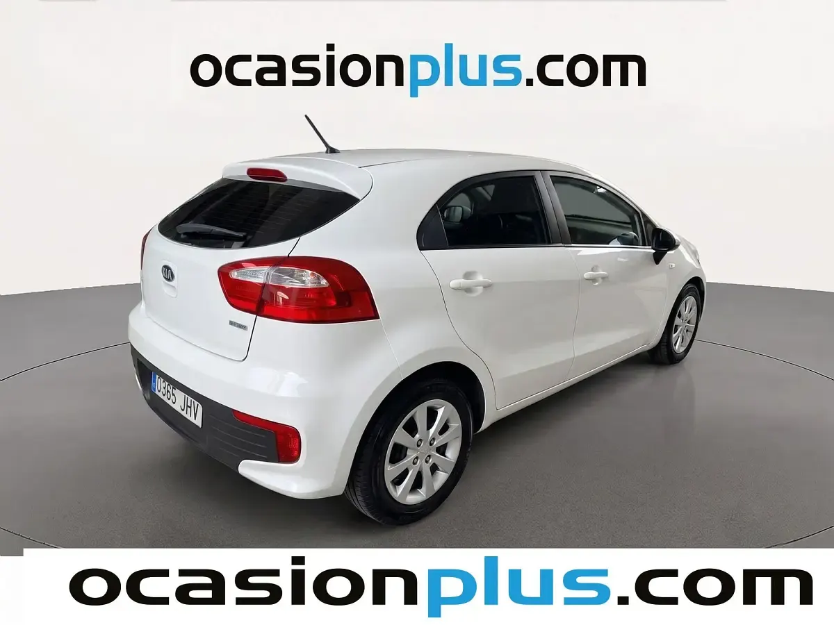 Usado Kia Rio 75 CV (55 kW) 2015 Blanco Utilitario
