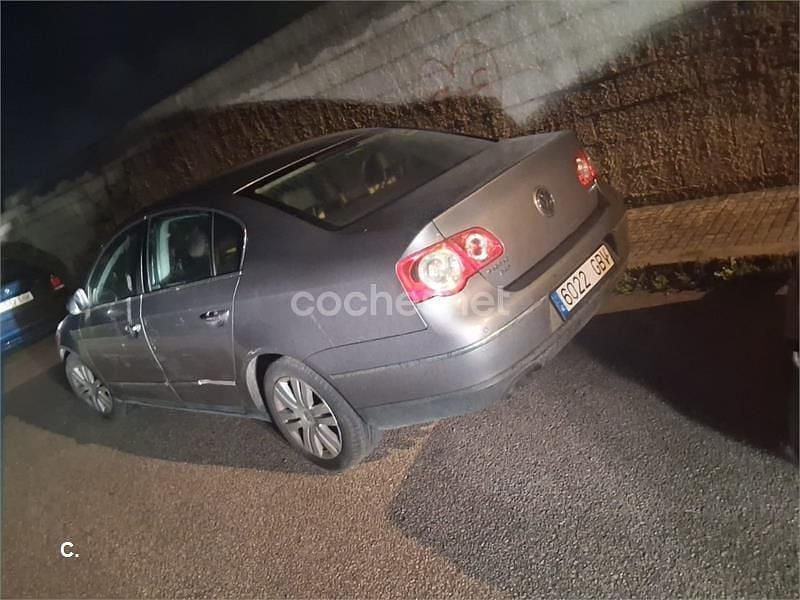 Usado VW Passat R-line 140 CV (102 kW) 2008 Gris / plata Berlina