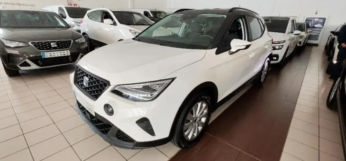 Usado Seat Arona Style 116 CV (85 kW) 2025 Blanco/negro SUV