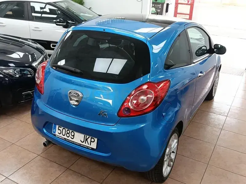 Usado Ford Ka Trend 69 CV (50 kW) 2015 Azul Berlina