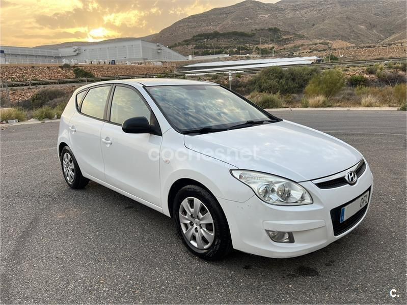 Blanco Usado 2009 Hyundai i30 Comfort Berlina | 5300 € (Precio justo) - Imagen 1/4