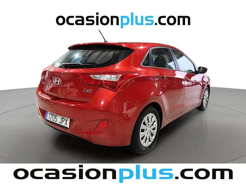 Usado Hyundai i30 100 CV (73 kW) 2016 Rojo