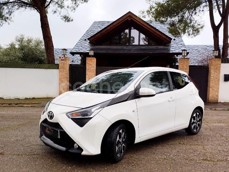 Blanco Usado 2019 Toyota Aygo X-play Utilitario | 9990 € (Buen precio) - Imagen 1/4