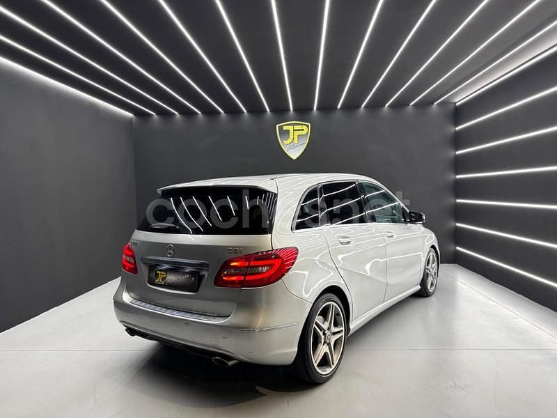 Usado Mercedes B180 109 CV (80 kW) 2013 Gris / plata Utilitario