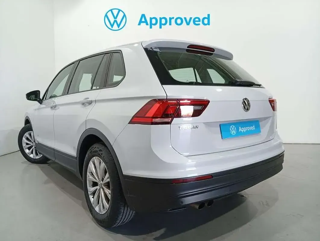 Usado VW Tiguan Edition 125 CV (91 kW) 2018 Plateado SUV