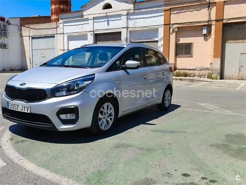 Usado Kia Carens 115 CV (84 kW) 2017 Blanco Monovolumen