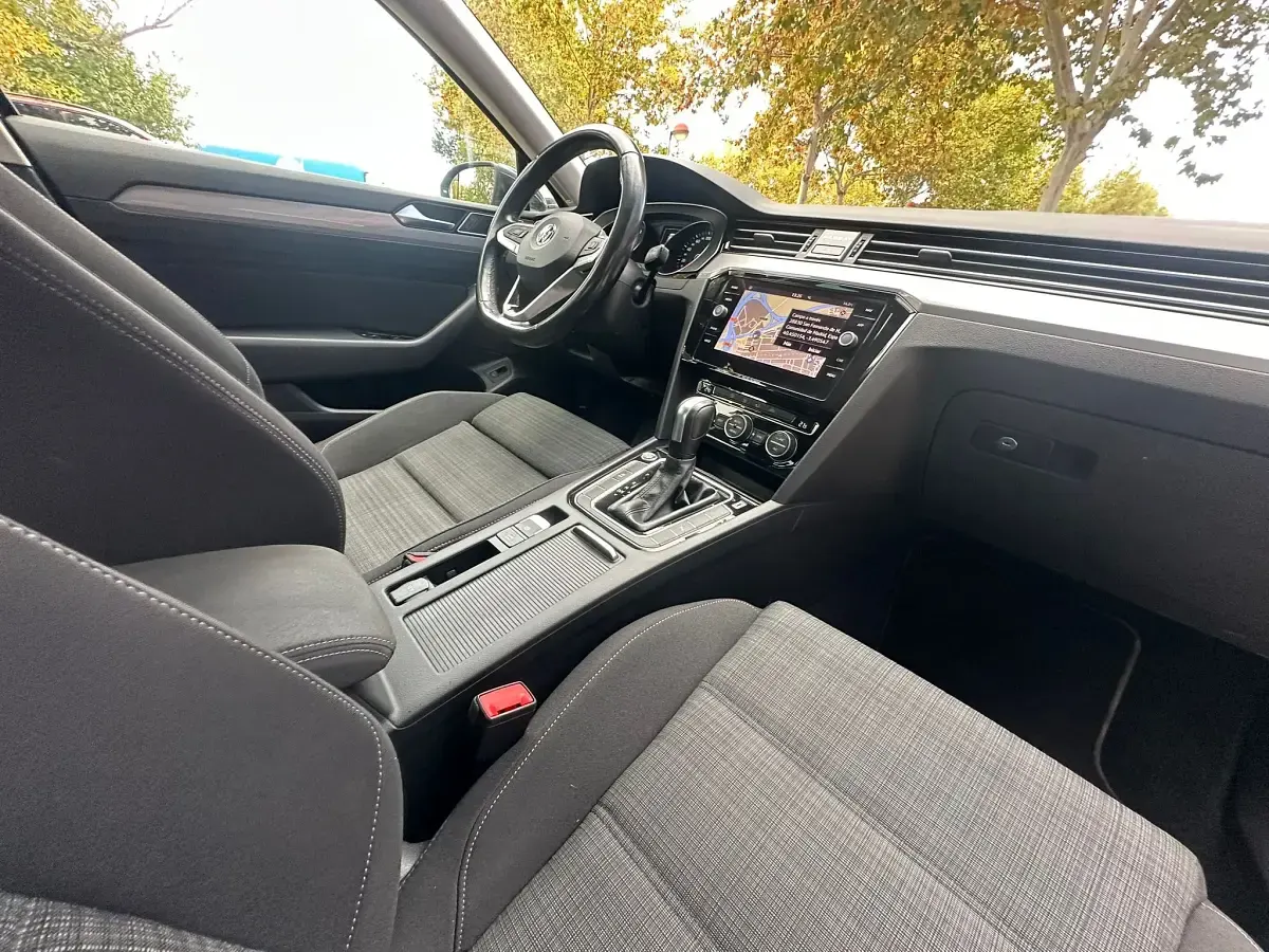 Usado VW Passat Executive 150 CV (110 kW) 2020 Gris Berlina