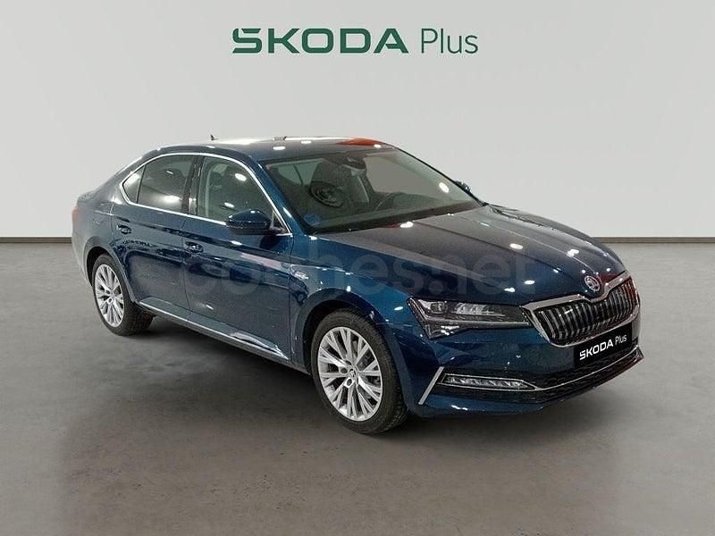 Usado Skoda Superb 218 CV (160 kW) 2022 Azul Berlina