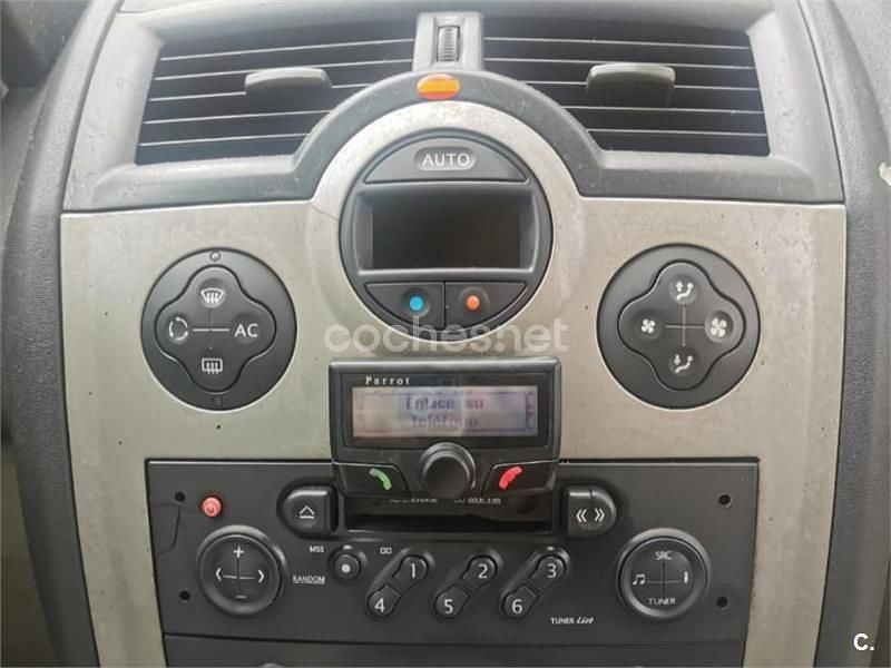 Gris / plata Usado 2003 Renault Mégane II Privilege Berlina | 2100 € (Precio justo) - Imagen 1/4