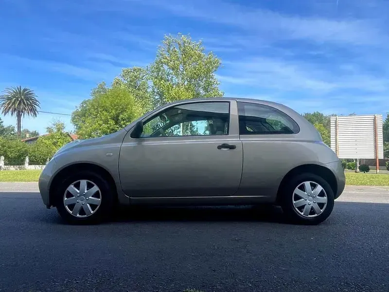 Usado Nissan Micra 80 CV (58 kW) 2005 Beige Berlina