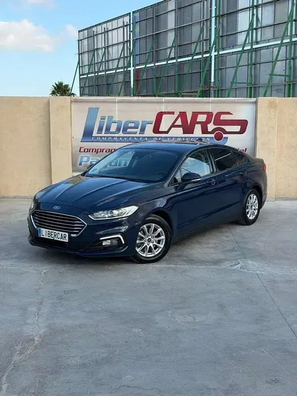 Usado Ford Mondeo Titanium 186 CV (136 kW) 2021 Azul Berlina