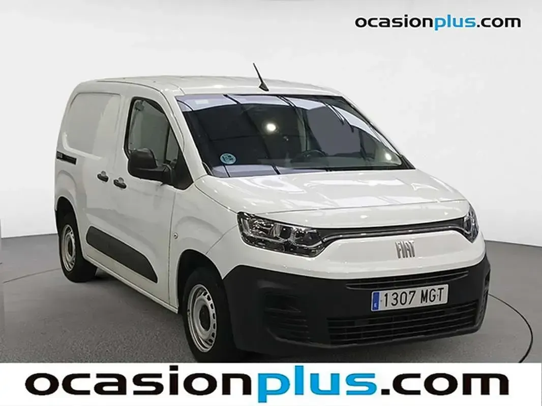 Usado Fiat Doblò 102 CV (75 kW) 2023 Blanco Monovolumen