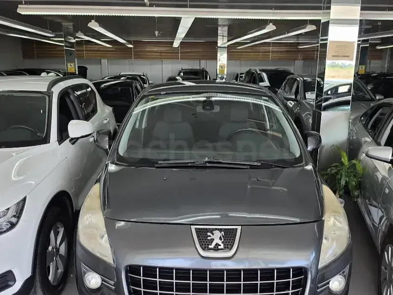 Usado Peugeot 3008 Premium 110 CV (80 kW) 2010 Gris / plata Familiar