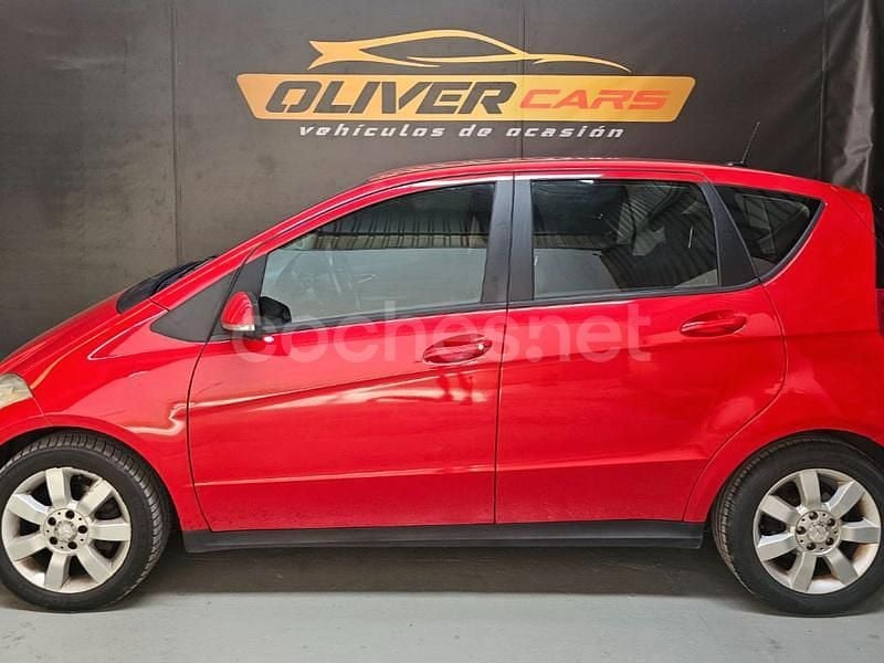 Usado Mercedes A180 Avantgarde 109 CV (80 kW) 2010 Rojo Monovolumen