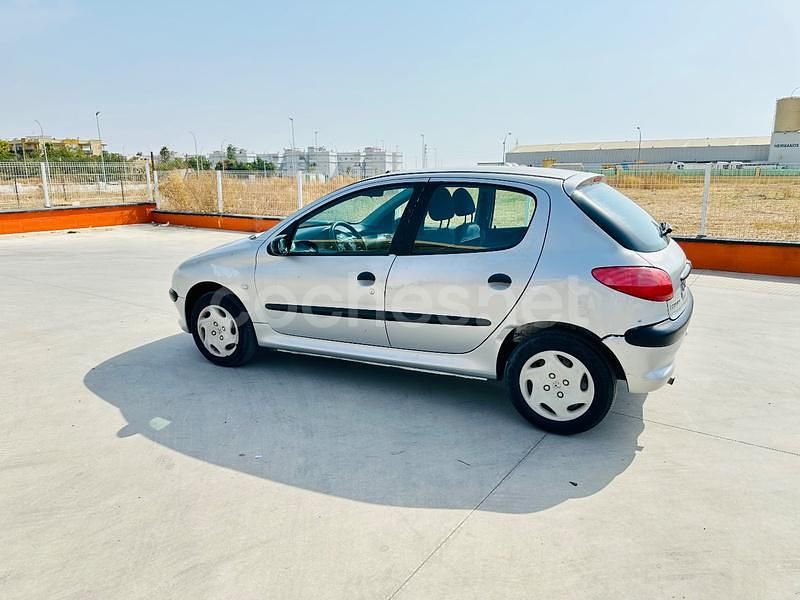Usado Peugeot 206 75 CV (55 kW) 2001 Gris / plata Berlina