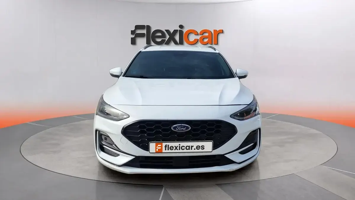 Usado Ford Focus ST-Line 125 CV (91 kW) 2023 Blanco Familiar