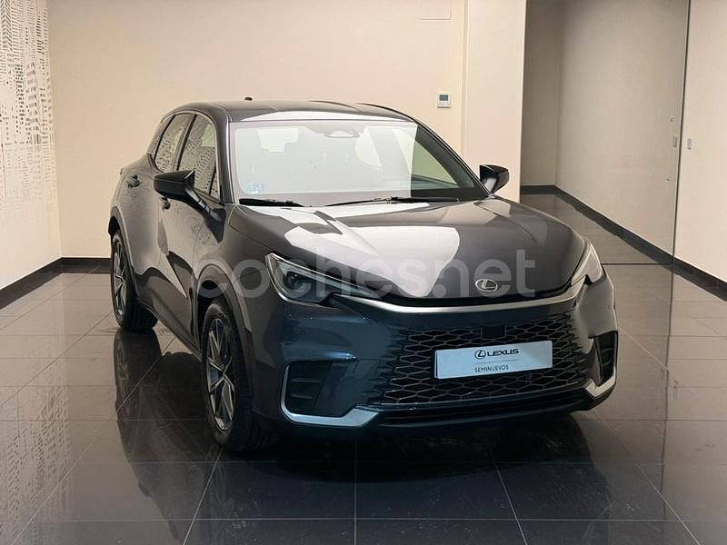 Gris / plata Usado 2024 Lexus LBX SUV | 33.900 € (Precio justo) - Imagen 1/4