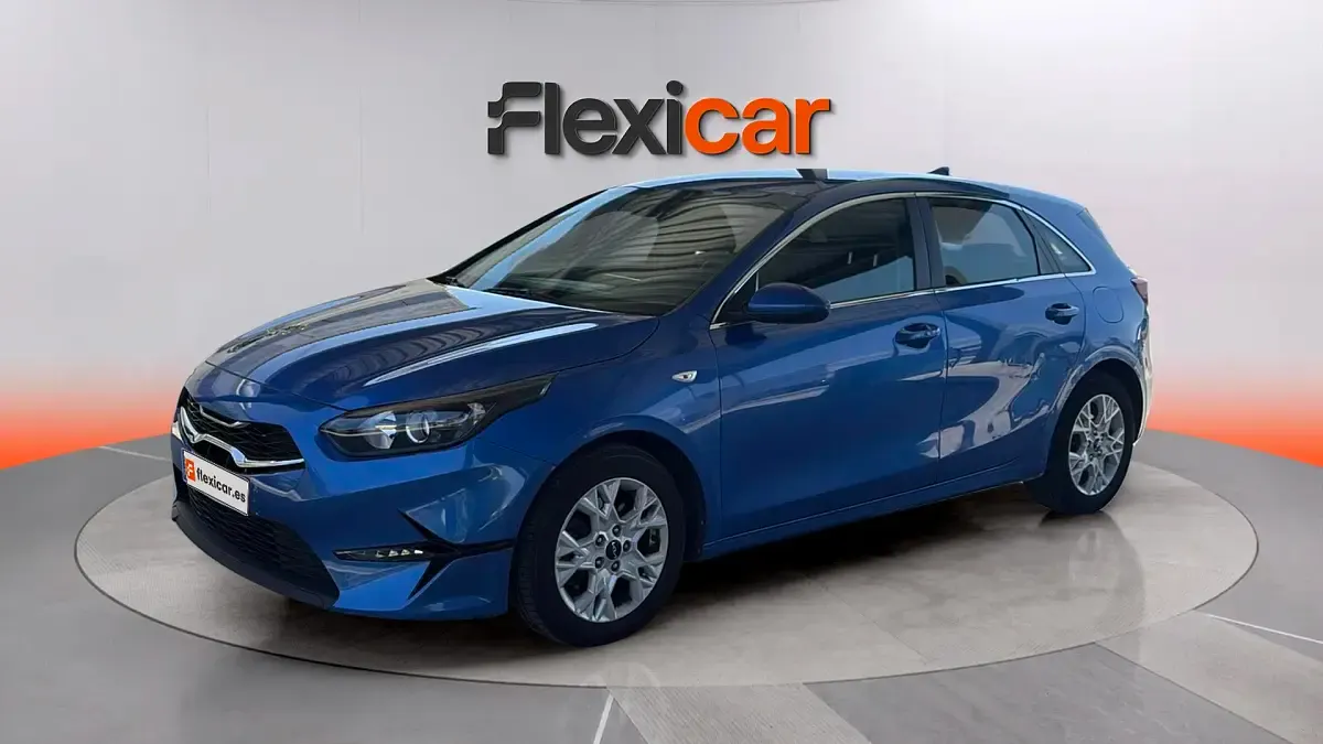 Usado Kia Ceed 136 CV (100 kW) 2023 Azul Utilitario