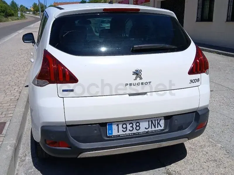 Usado Peugeot 3008 Style 130 CV (95 kW) 2016 Blanco Berlina