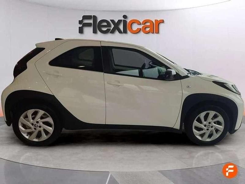 Usado Toyota Aygo X-play 69 CV (50 kW) 2024 Blanco Utilitario
