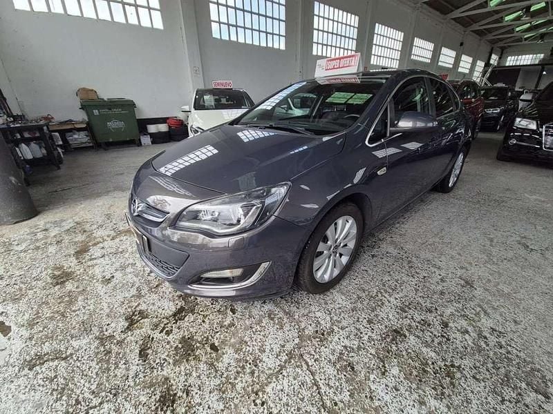 Usado Opel Astra Selective 131 CV (96 kW) 2014 Marrón Berlina