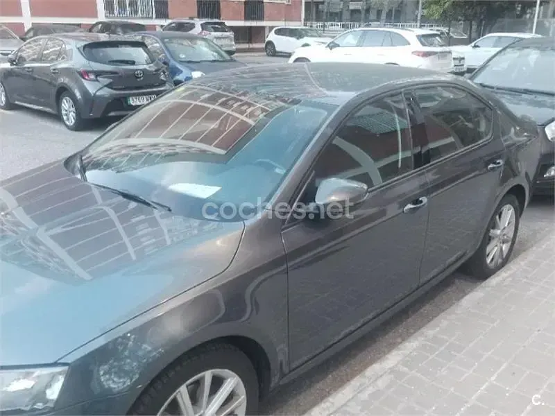 Usado Skoda Octavia Style 150 CV (110 kW) 2016 Gris / plata Familiar