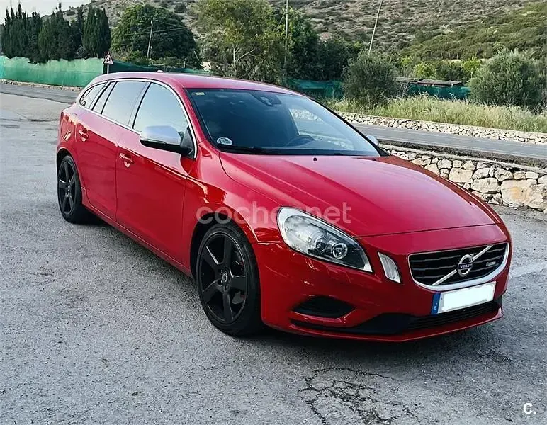 Usado Volvo V60 R-Design 163 CV (119 kW) 2012 Rojo Familiar