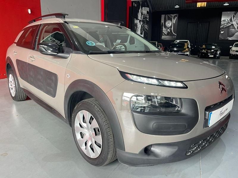 Usado Citroën C4 Cactus PureTech 82 CV (60 kW) 2017 Gris / plata Utilitario