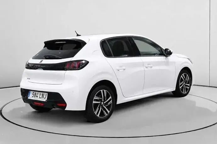 Usado Peugeot 208 Allure 100 CV (73 kW) 2021 Utilitario